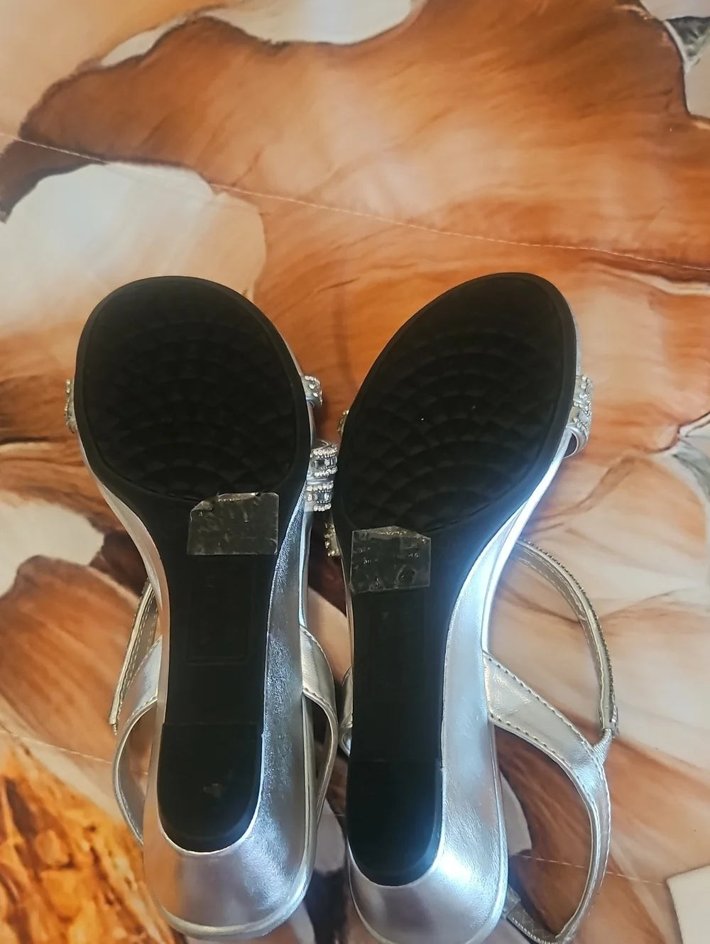 Sandals Embellished W  Stones Silver 8.5 Med Like New Low Heal By NY TRANSIT